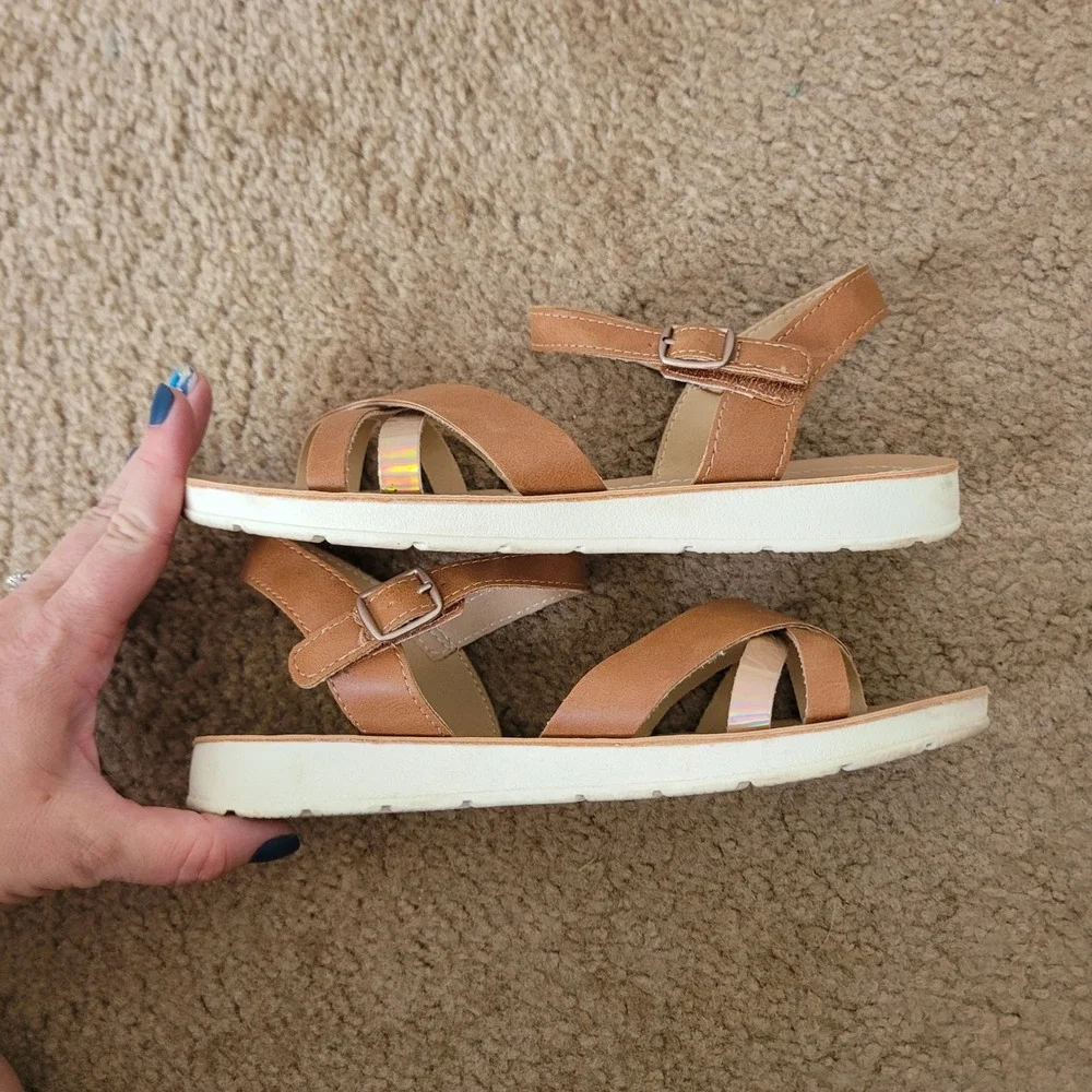 Kelly & Katie Size 4 Sandals Girls Brown Strappy Holographic Buckle Casual Shoes